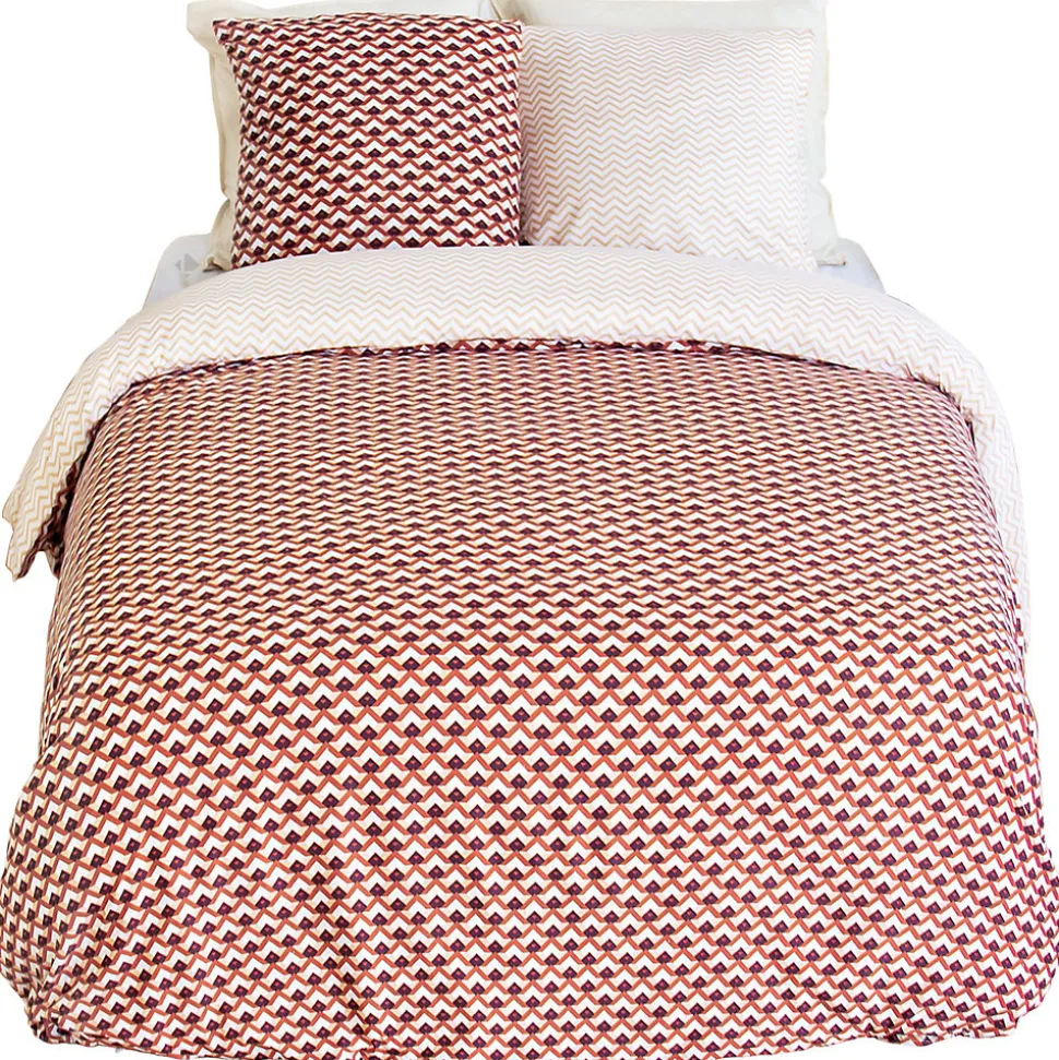 Parure de lit 260x240 cm en microfibre TIAGOH rouge motif géométrique 3 pièces