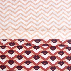 Parure de lit 260x240 cm en microfibre TIAGOH rouge motif géométrique 3 pièces