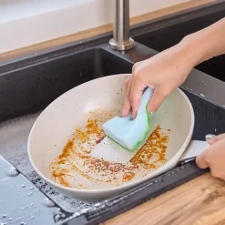 Éponge synthétique abrasive L.11 x l.6,5 x 2,4 cm blanc et vert vendue par 3 pièces