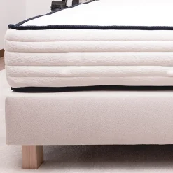 Sommier à lattes avec pieds TAMY, tapissier en bois massif couleur beige - longueur 200 x largeur 160 cm