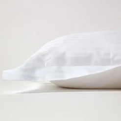 Taie d'oreiller à  volants blanc satin rayé en coton égyptien 330 fils, 50x75 cm - HOMESCAPES