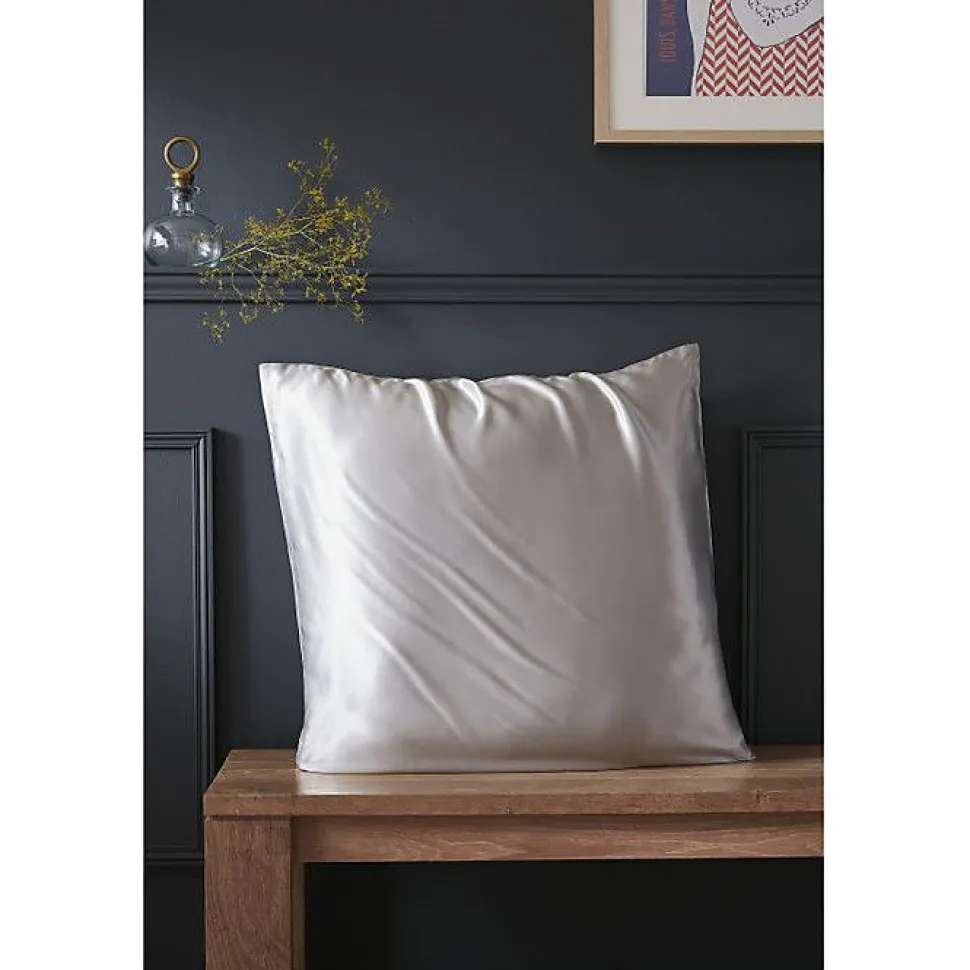 Taie d'oreiller "Soanne" Soie de mûrier l'Effet Papillon - Soanne Argent - Taie d'oreiller 63 x 63 cm