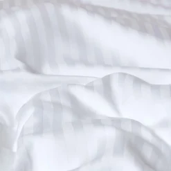 Taies d'oreiller enfant blanc satin rayé en coton égyptien 330 fils, 40x60 cm, lot de 2 - HOMESCAPES