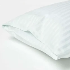 Taies d'oreiller enfant bleu satin rayé en coton égyptien 330 fils, 40x60 cm, lot de 2 - HOMESCAPES